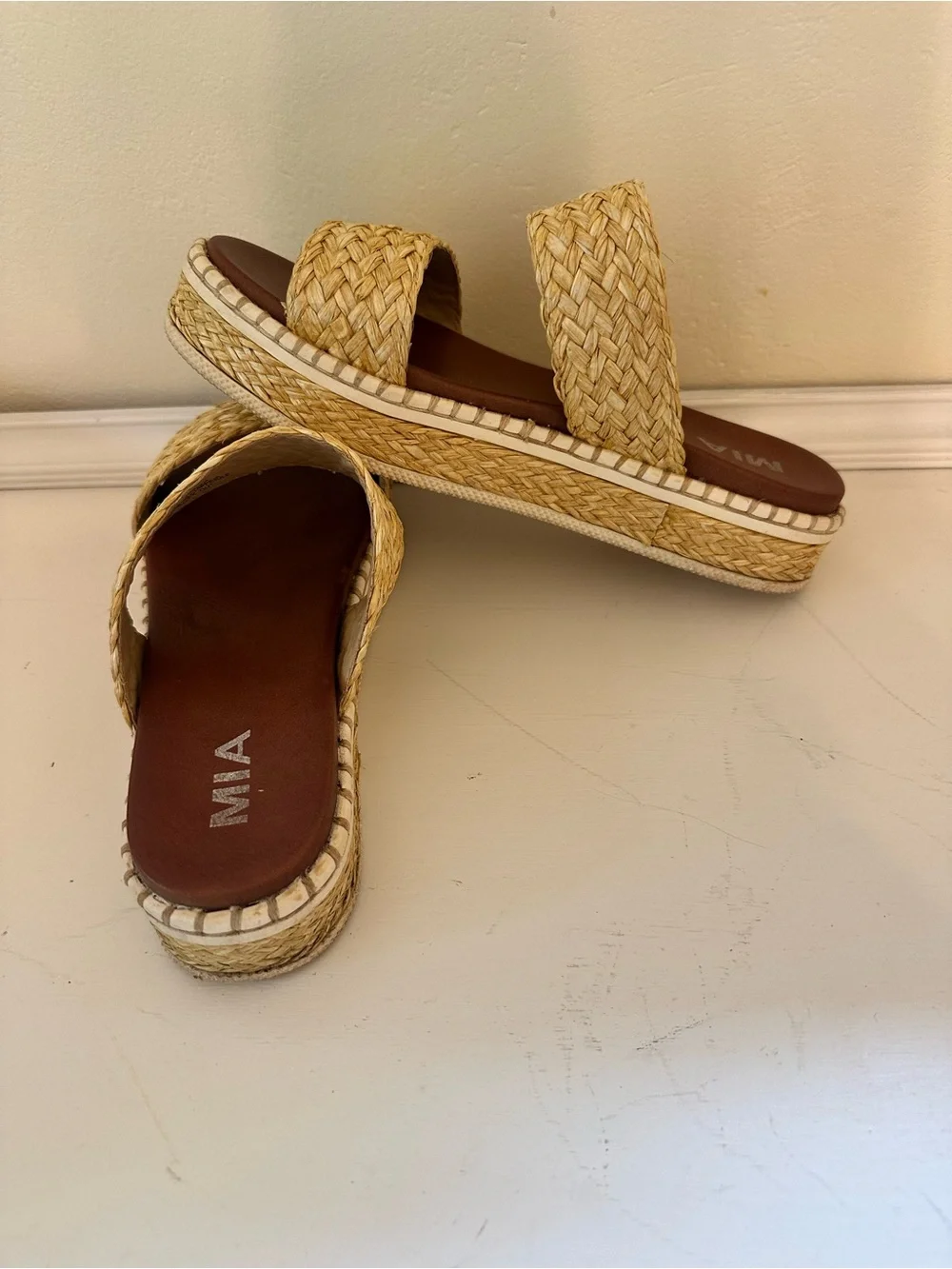 MIA raffia platform